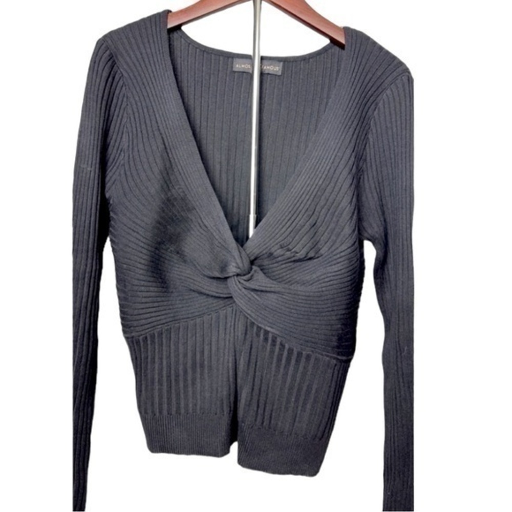 Almost Famous Women’s Knotted Front Cropped Sweater Top size Large​